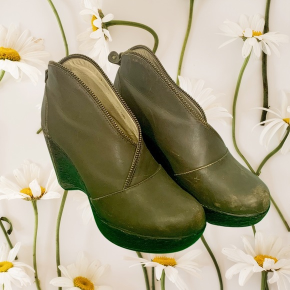 💰SOLD💰Jambu Indigo Distressed Wedge Booties - Picture 2 of 8